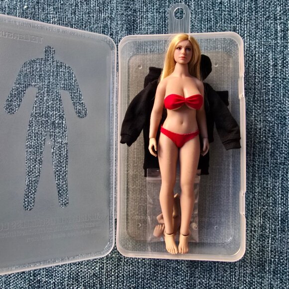 1:12 Blond Female Action Figure Doll - Picture 12 of 13